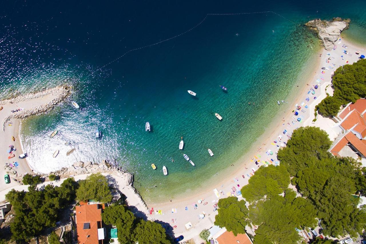 Apartments By The Sea Brela, Makarska - 16065 Exterior foto