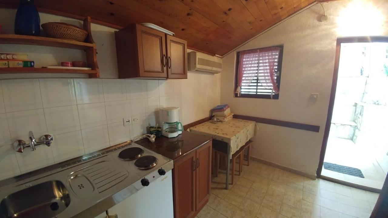 Apartments By The Sea Brela, Makarska - 16065 Exterior foto